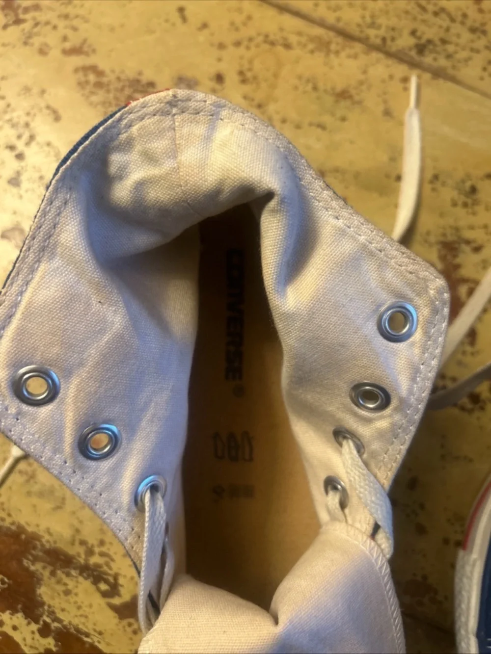 Converse Chuck Taylor All Star Unisex Sneakers in Blue/Red Men’s 6 Women’s 8 - Picture 2 of 14